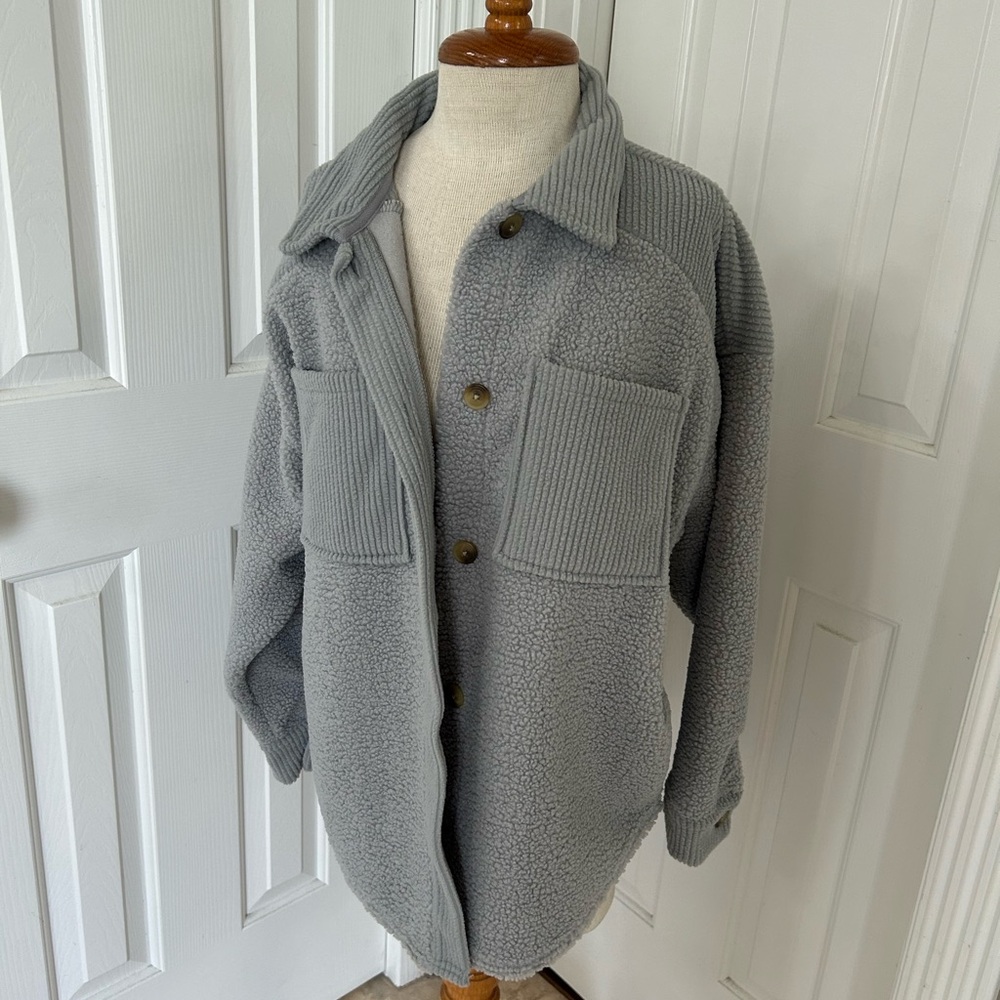 American Eagle Outfitters Gray Lightweight Shirt Jacket